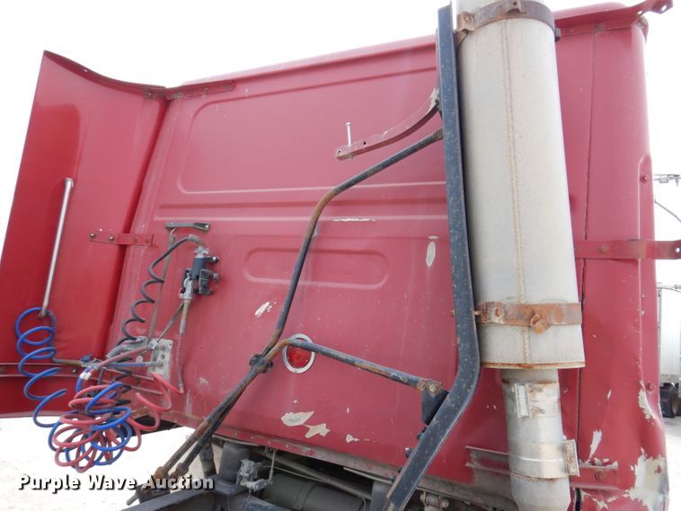 image for item IN9771 1994 WhiteGMC Aero WIA  semi truck