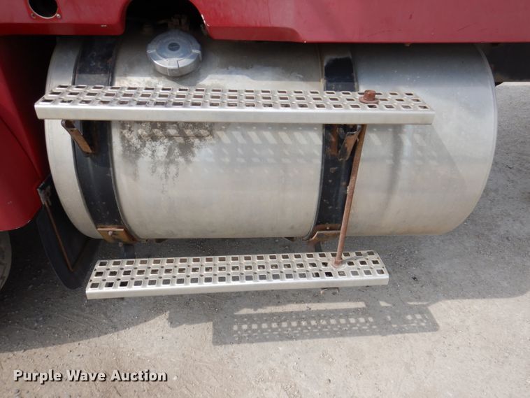 image for item IN9771 1994 WhiteGMC Aero WIA  semi truck