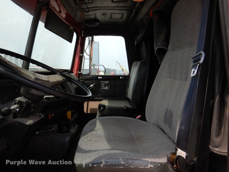 image for item IN9771 1994 WhiteGMC Aero WIA  semi truck