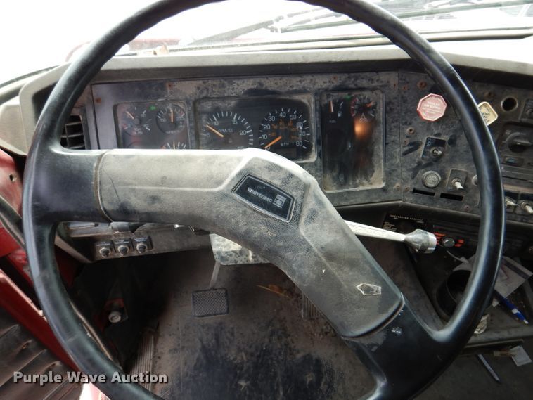 image for item IN9771 1994 WhiteGMC Aero WIA  semi truck