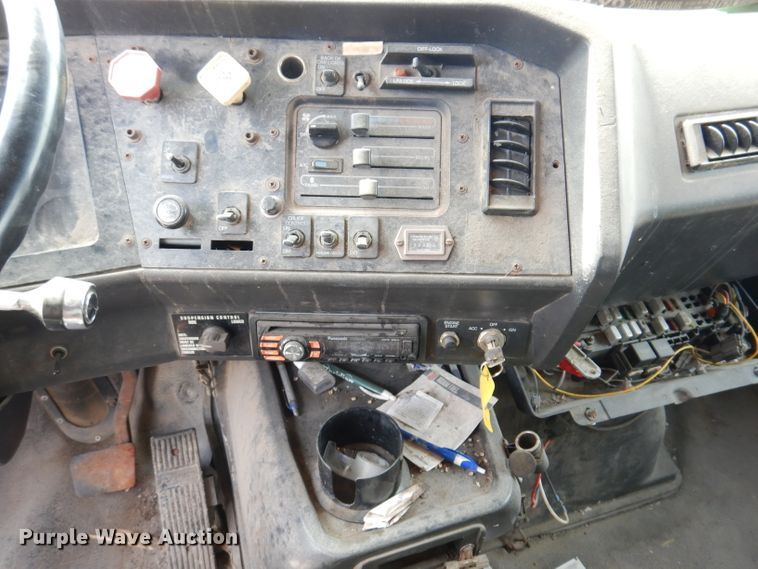 image for item IN9771 1994 WhiteGMC Aero WIA  semi truck