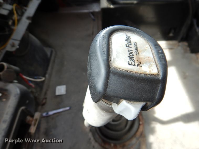 image for item IN9771 1994 WhiteGMC Aero WIA  semi truck