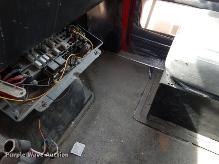 image for item IN9771 1994 WhiteGMC Aero WIA  semi truck