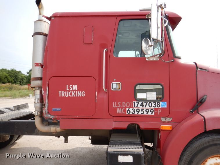 image for item IN9771 1994 WhiteGMC Aero WIA  semi truck