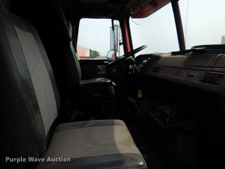 image for item IN9771 1994 WhiteGMC Aero WIA  semi truck