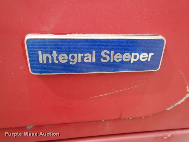 image for item IN9771 1994 WhiteGMC Aero WIA  semi truck