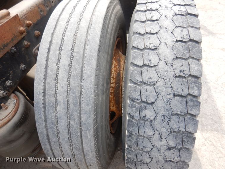 image for item IN9771 1994 WhiteGMC Aero WIA  semi truck