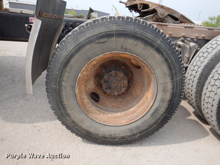 image for item IN9771 1994 WhiteGMC Aero WIA  semi truck