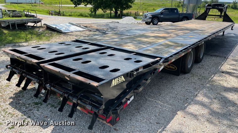 image for item IR9522 2017 Big Tex 22GN-35BK-5MR  equipment trailer