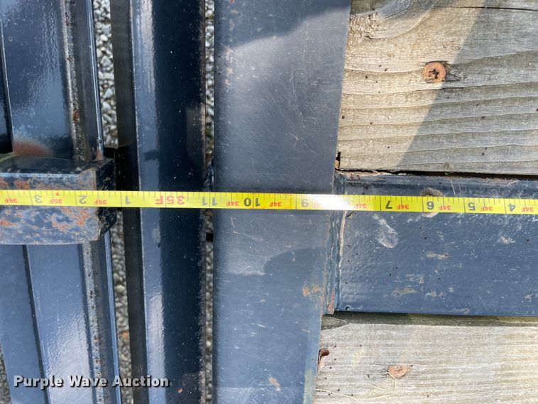 image for item IR9522 2017 Big Tex 22GN-35BK-5MR  equipment trailer