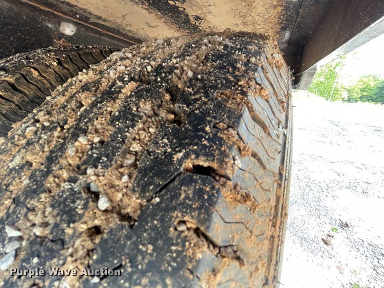 image for item IR9522 2017 Big Tex 22GN-35BK-5MR  equipment trailer