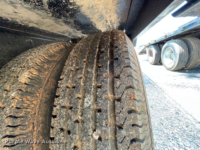 image for item IR9522 2017 Big Tex 22GN-35BK-5MR  equipment trailer