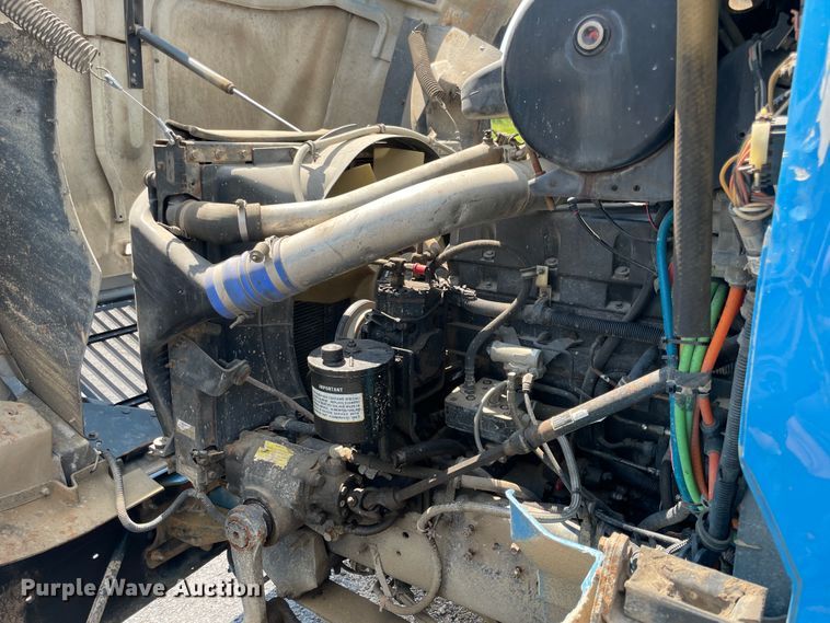 image for item IR9523 2001 International 9200i  semi truck