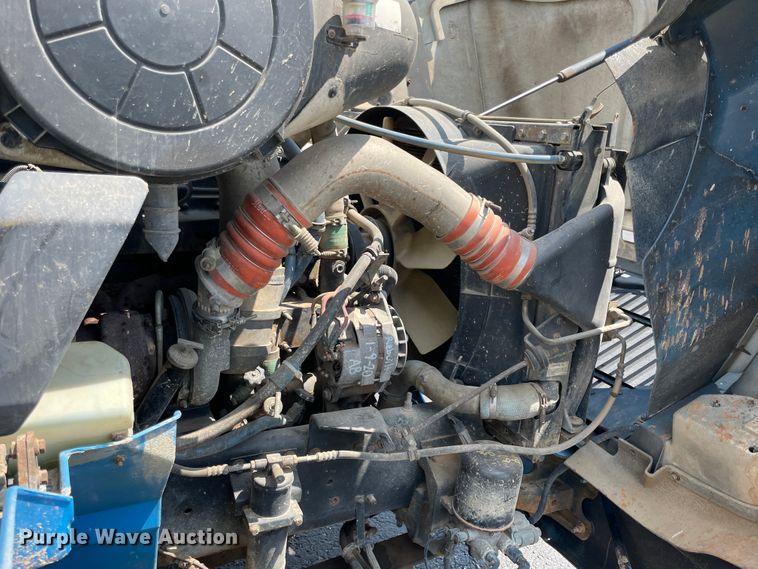 image for item IR9523 2001 International 9200i  semi truck