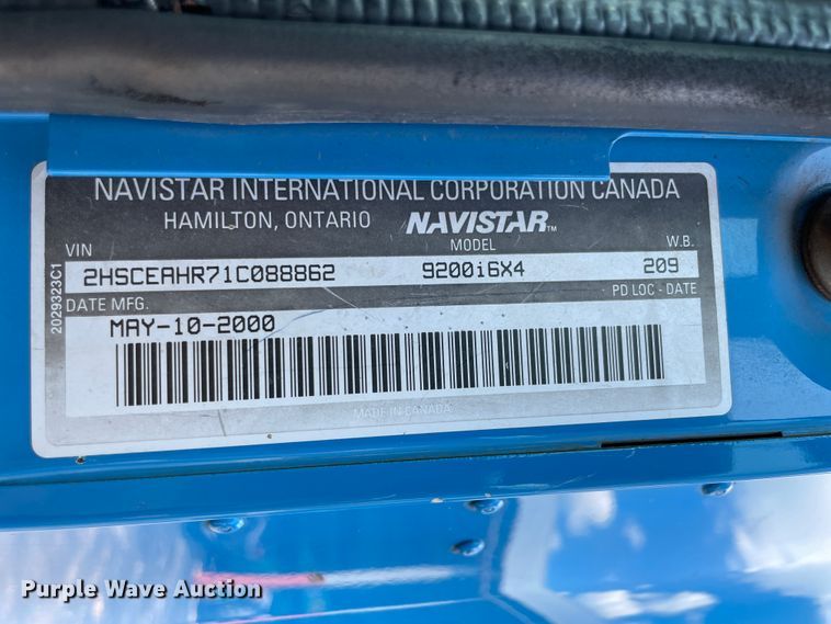 image for item IR9523 2001 International 9200i  semi truck