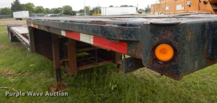 image for item IT9472 1996 Fontaine  drop deck trailer