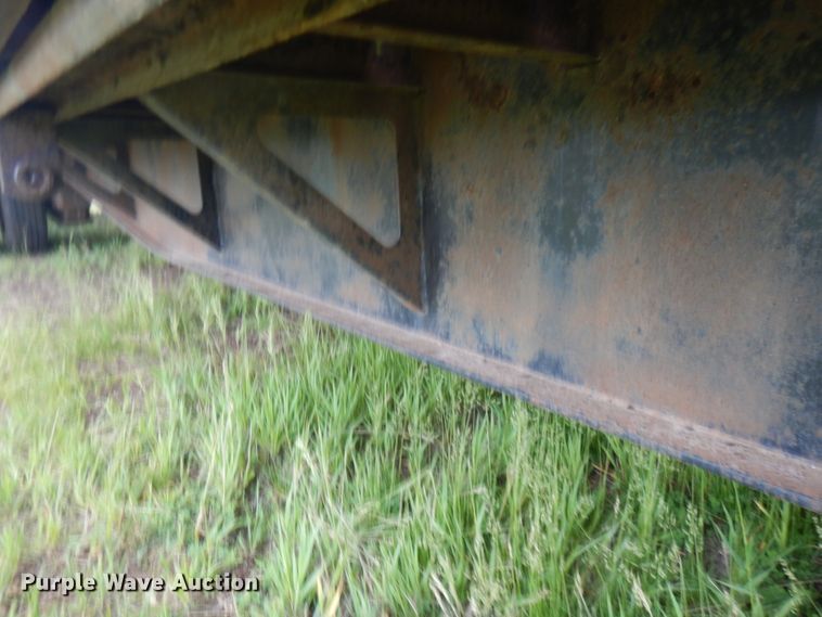 image for item IT9472 1996 Fontaine  drop deck trailer