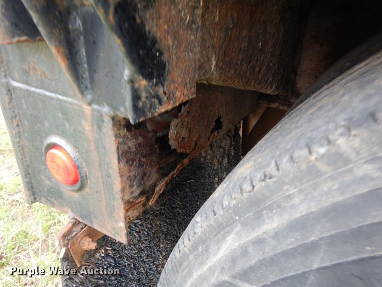 image for item IT9472 1996 Fontaine  drop deck trailer