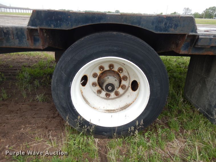 image for item IT9472 1996 Fontaine  drop deck trailer