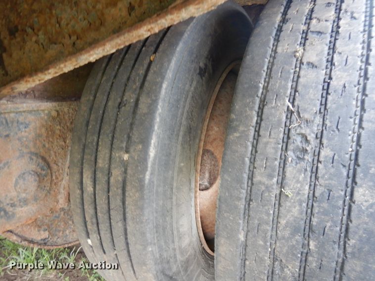 image for item IT9472 1996 Fontaine  drop deck trailer