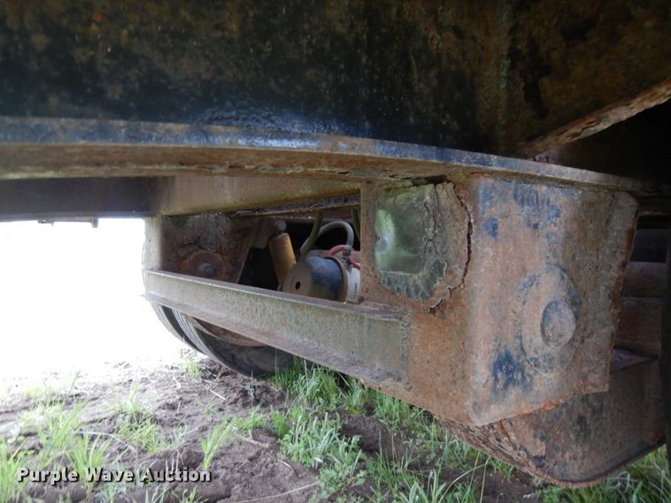 image for item IT9472 1996 Fontaine  drop deck trailer