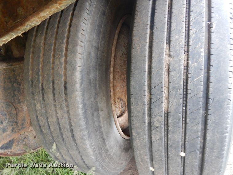 image for item IT9472 1996 Fontaine  drop deck trailer