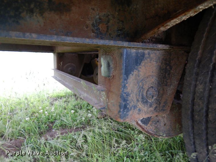 image for item IT9472 1996 Fontaine  drop deck trailer