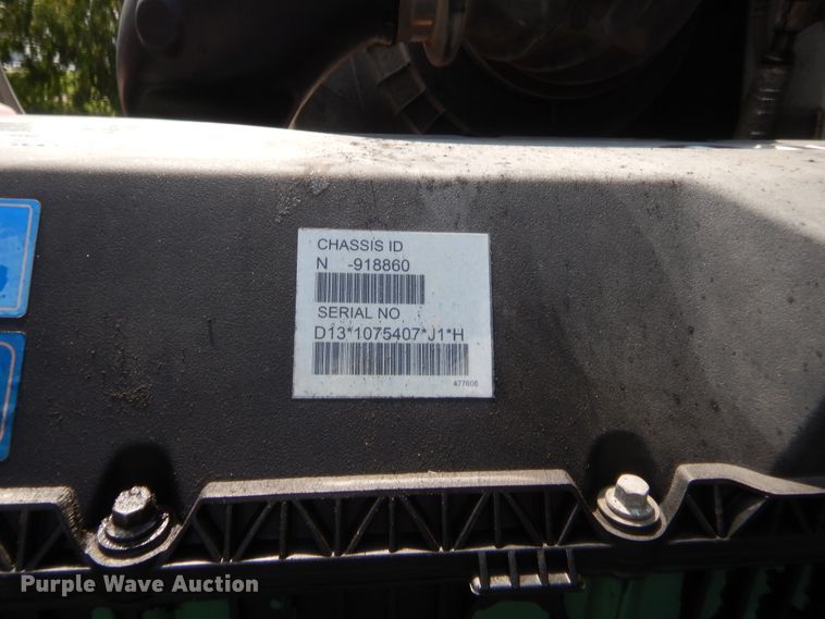 image for item IT9699 2015 Volvo  semi truck