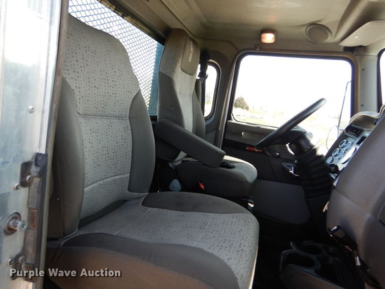 image for item IY9536 2013 Kenworth T270  flatbed truck