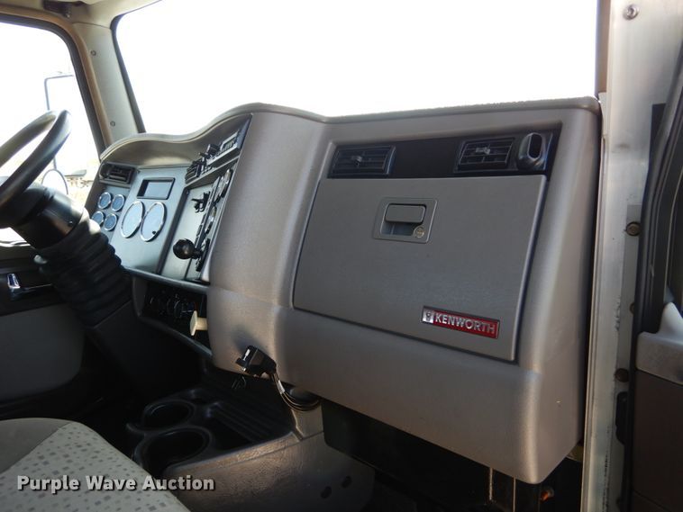 image for item IY9536 2013 Kenworth T270  flatbed truck