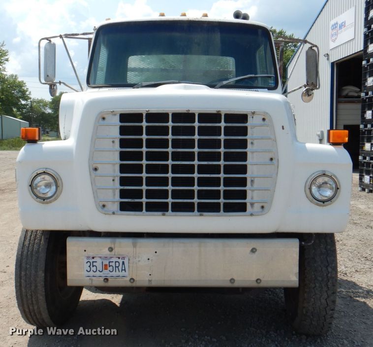 image for item JY9759 1984 Ford 9000  flatbed truck