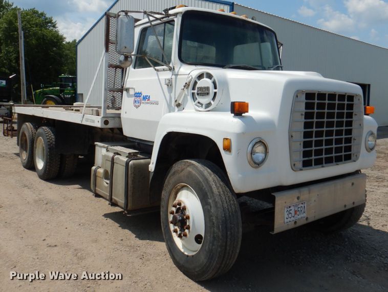 image for item JY9759 1984 Ford 9000  flatbed truck