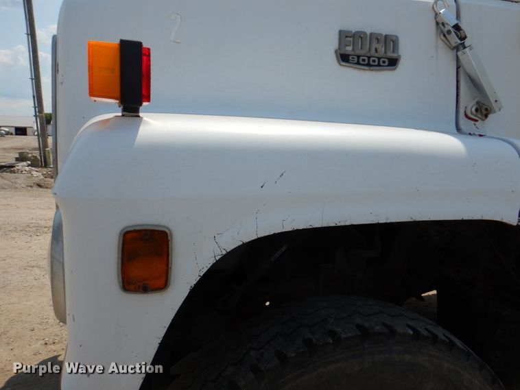 image for item JY9759 1984 Ford 9000  flatbed truck