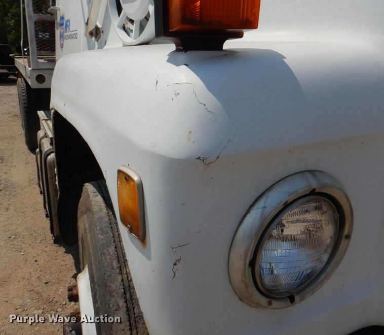 image for item JY9759 1984 Ford 9000  flatbed truck