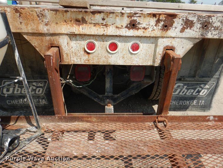 image for item JY9759 1984 Ford 9000  flatbed truck