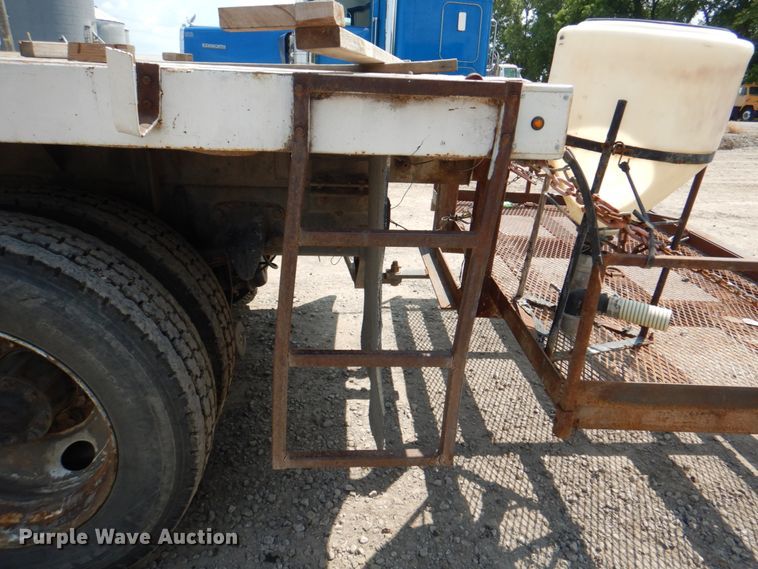 image for item JY9759 1984 Ford 9000  flatbed truck