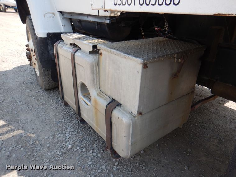 image for item JY9759 1984 Ford 9000  flatbed truck