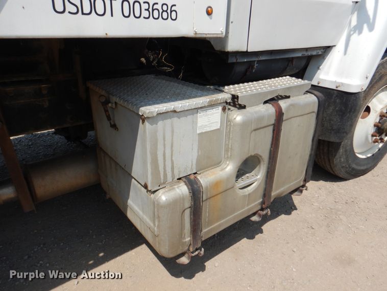 image for item JY9759 1984 Ford 9000  flatbed truck