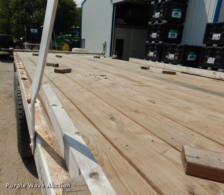 image for item JY9759 1984 Ford 9000  flatbed truck