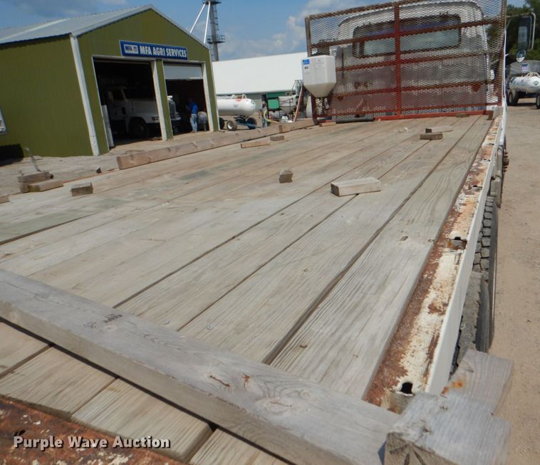 image for item JY9759 1984 Ford 9000  flatbed truck