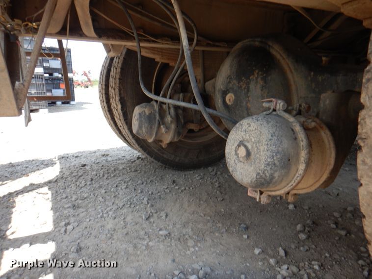 image for item JY9759 1984 Ford 9000  flatbed truck