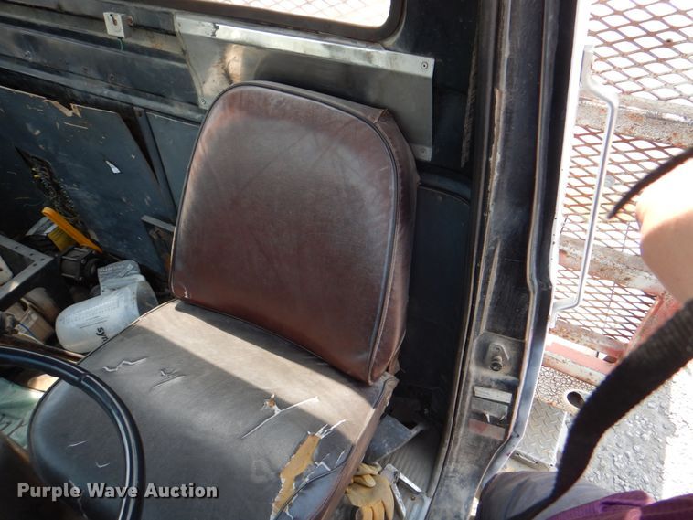 image for item JY9759 1984 Ford 9000  flatbed truck