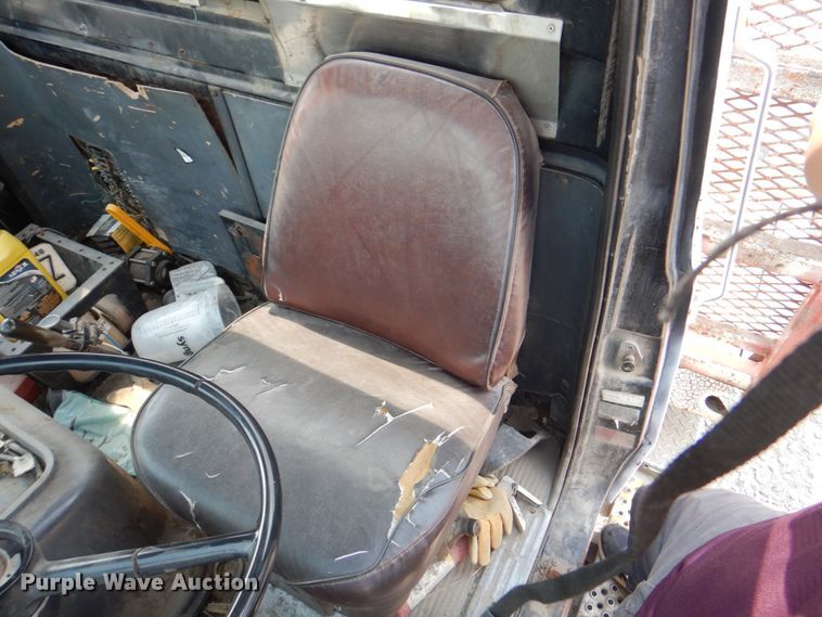 image for item JY9759 1984 Ford 9000  flatbed truck