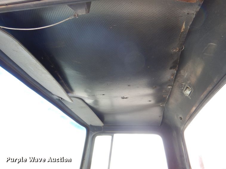 image for item JY9759 1984 Ford 9000  flatbed truck