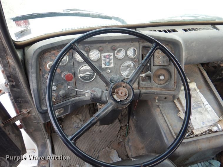 image for item JY9759 1984 Ford 9000  flatbed truck