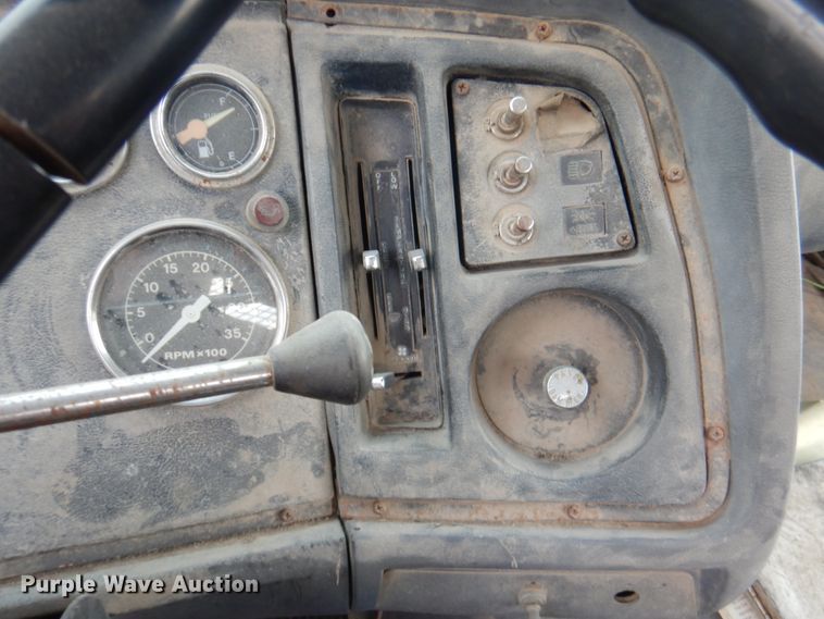 image for item JY9759 1984 Ford 9000  flatbed truck