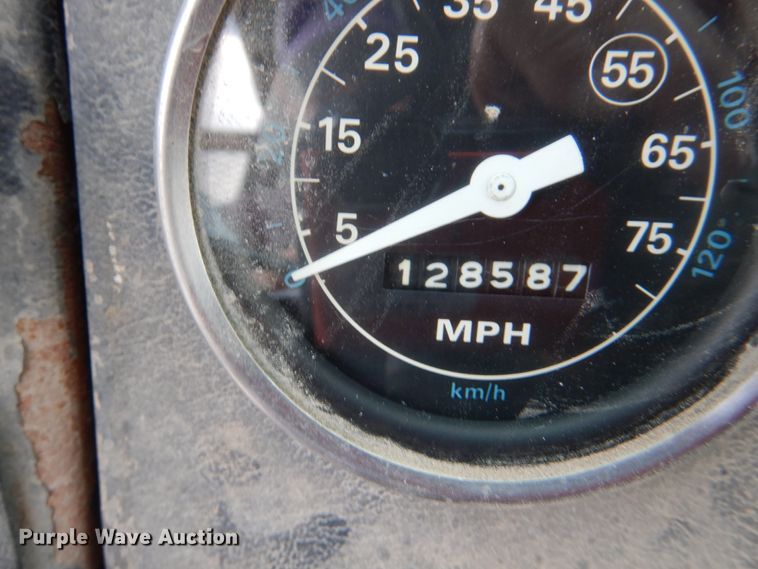 image for item JY9759 1984 Ford 9000  flatbed truck