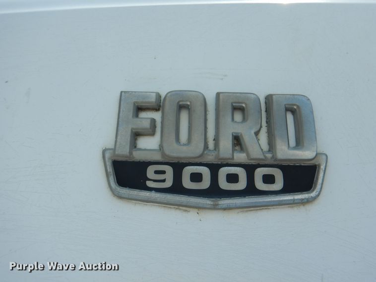 image for item JY9759 1984 Ford 9000  flatbed truck