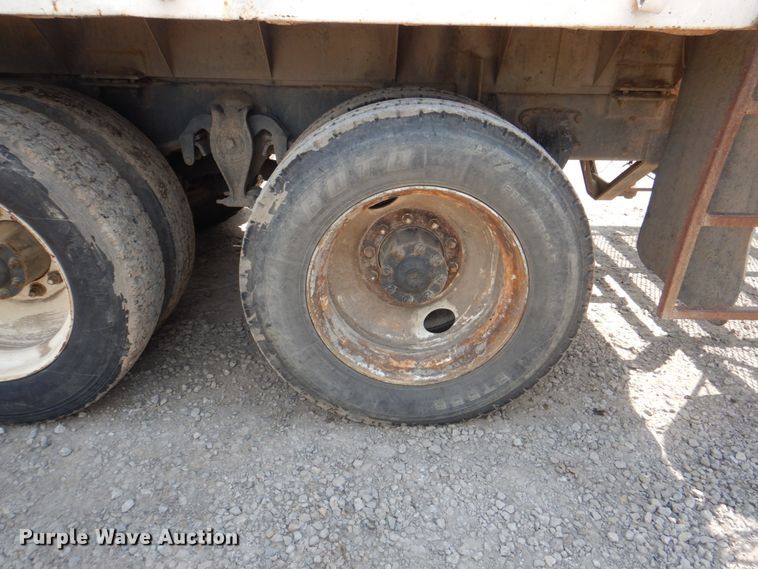 image for item JY9759 1984 Ford 9000  flatbed truck