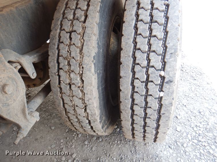 image for item JY9759 1984 Ford 9000  flatbed truck